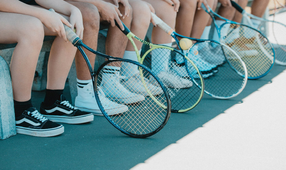 网球接球时重心的位置