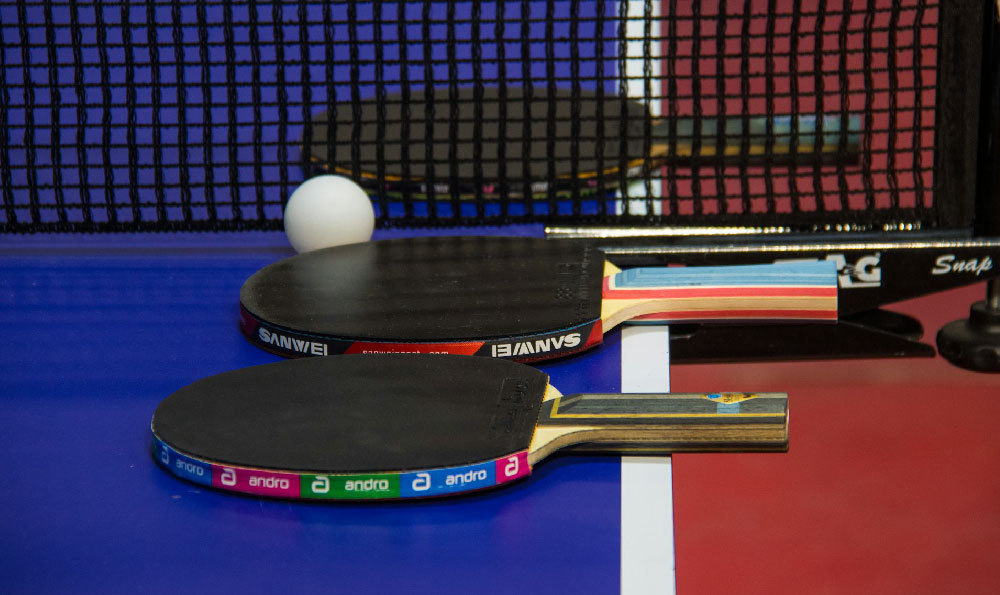 乒乓球和羽毛球的反手区别